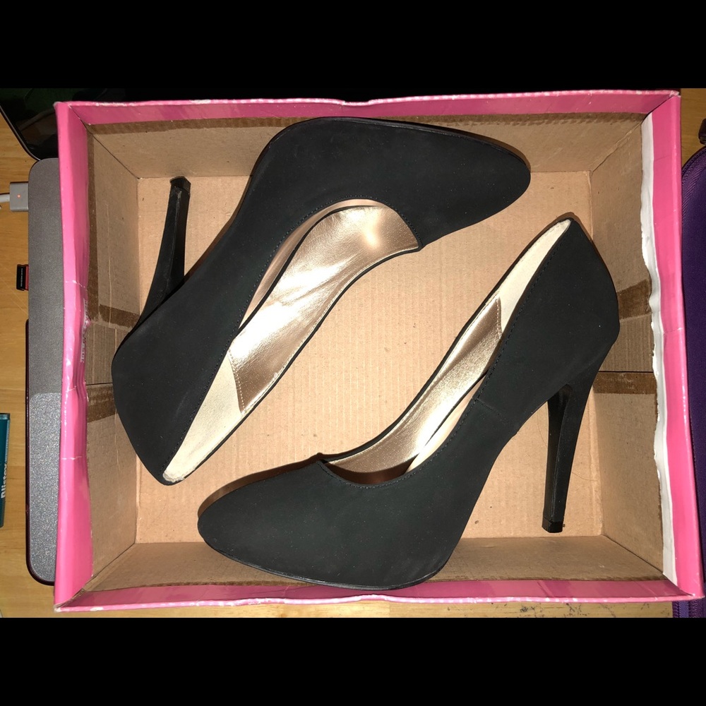 Black Matte Faux Leather Pumps